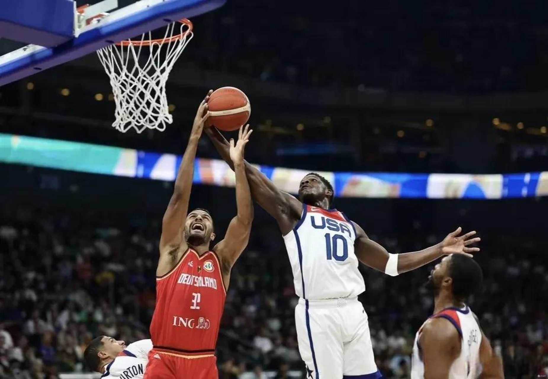 篮球世界杯决赛激烈对决，最终美国获胜