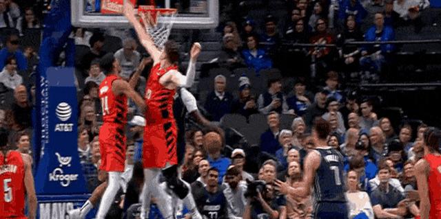 开拓者击败独行侠，豪取连胜士气高涨的简单介绍