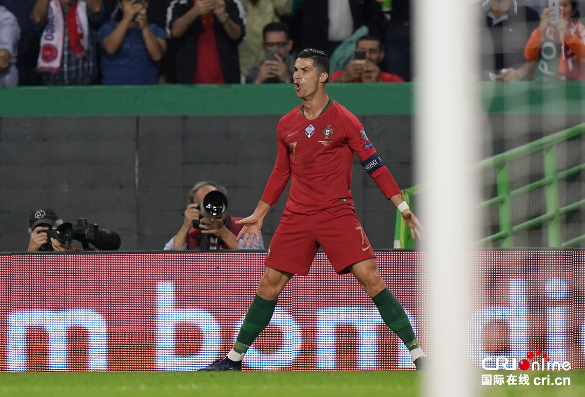 包含澳大利亚客胜卢森堡，欧预赛首秀大获全胜的词条