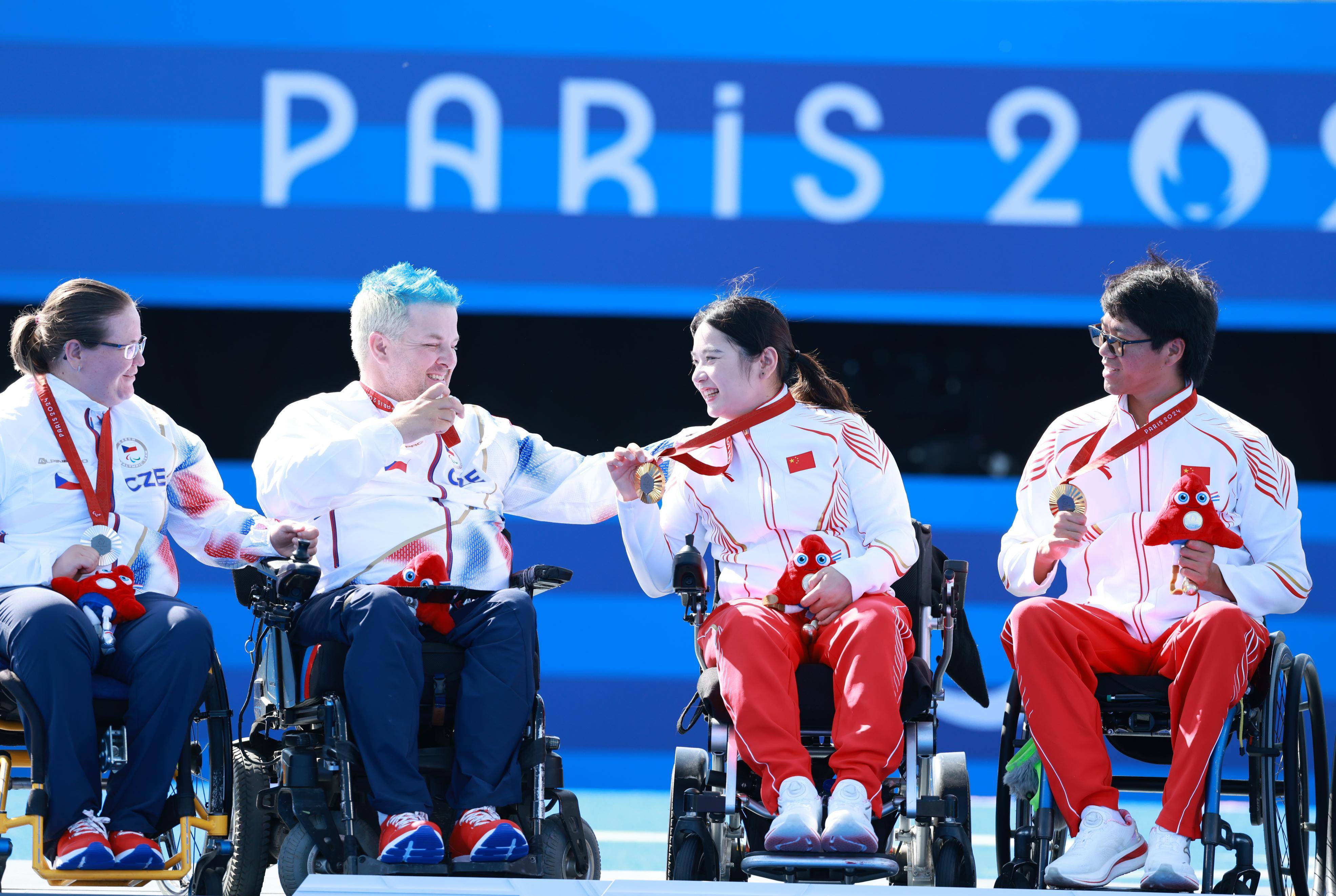 关于黄金时刻，队员一箭双雕夺冠的信息