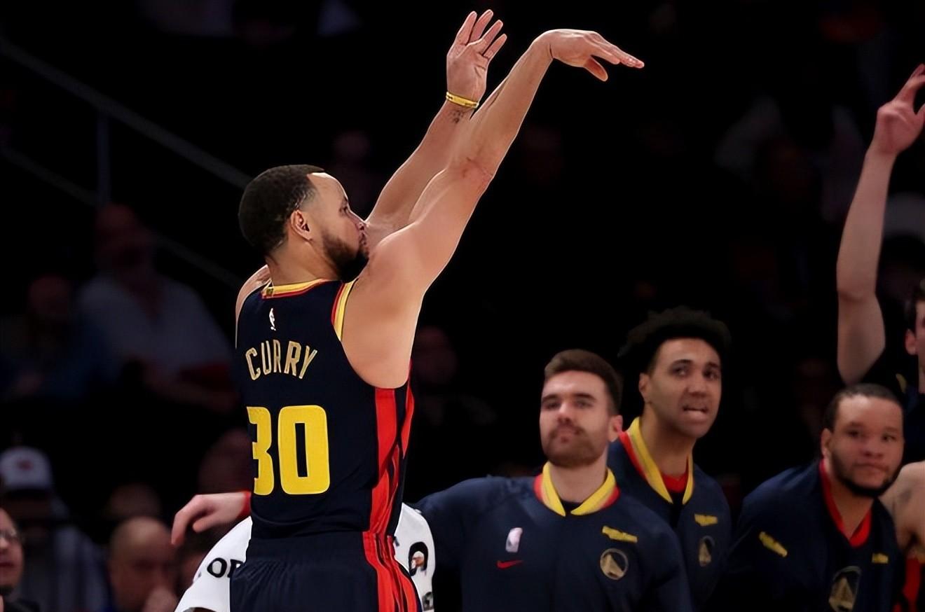 勇士逆转国王，取得赛季最长连胜