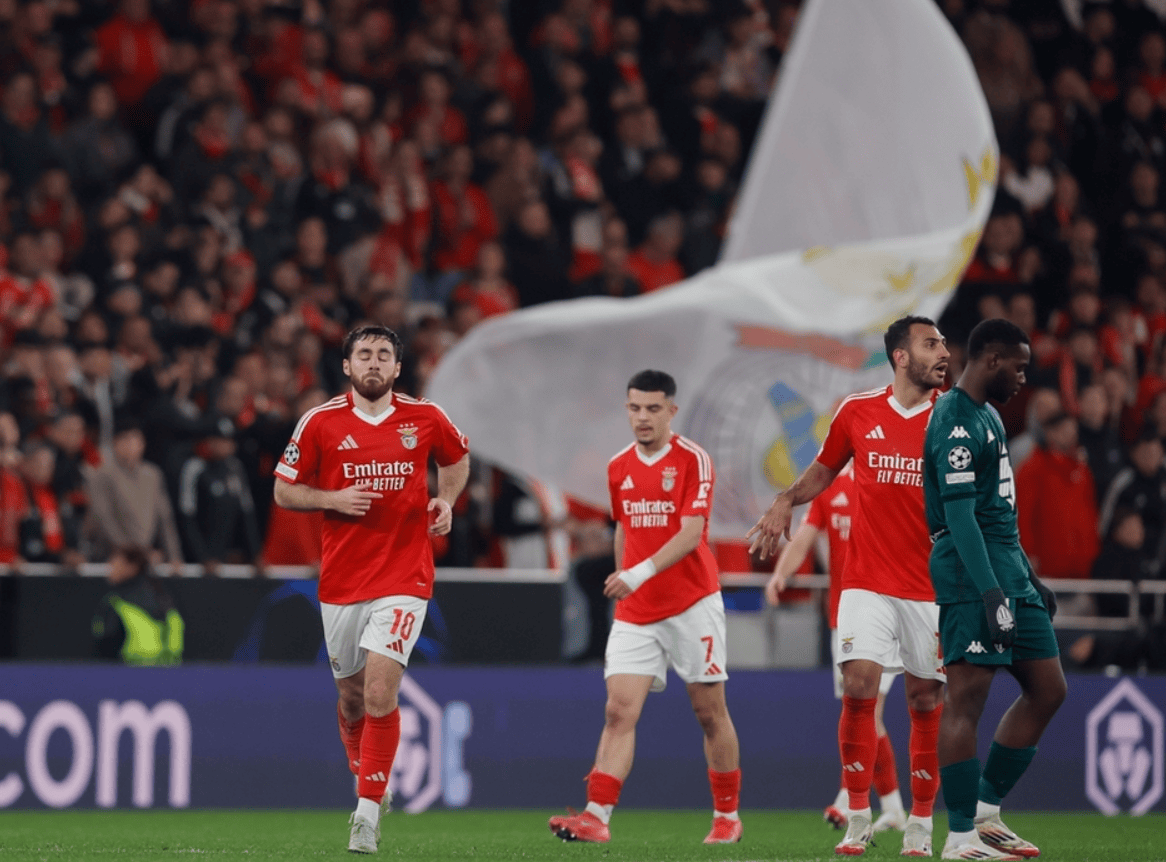 欧预赛精彩瞬间，球队奋力争胜高潮迭起