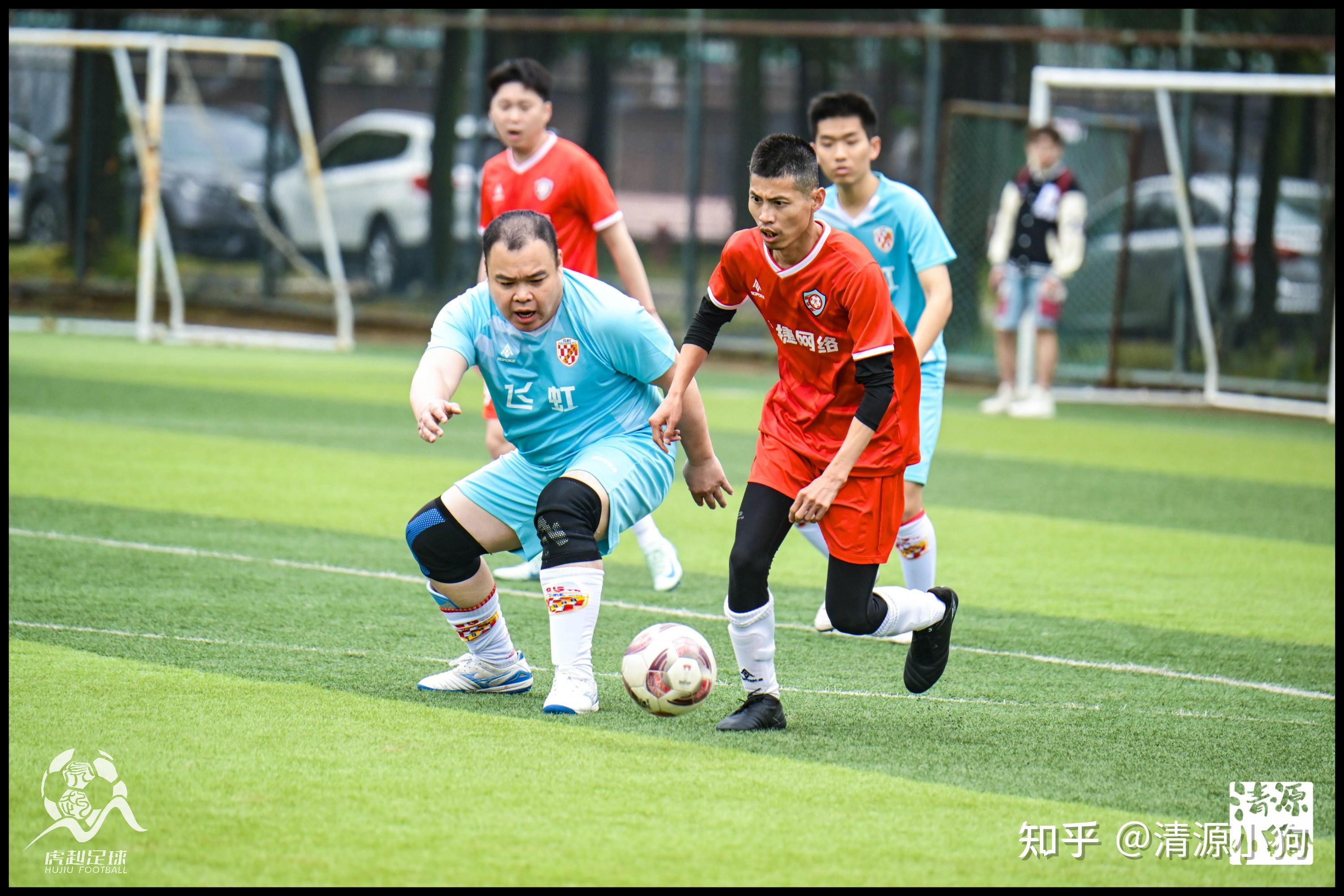 国内足球联赛强强对决引人注目