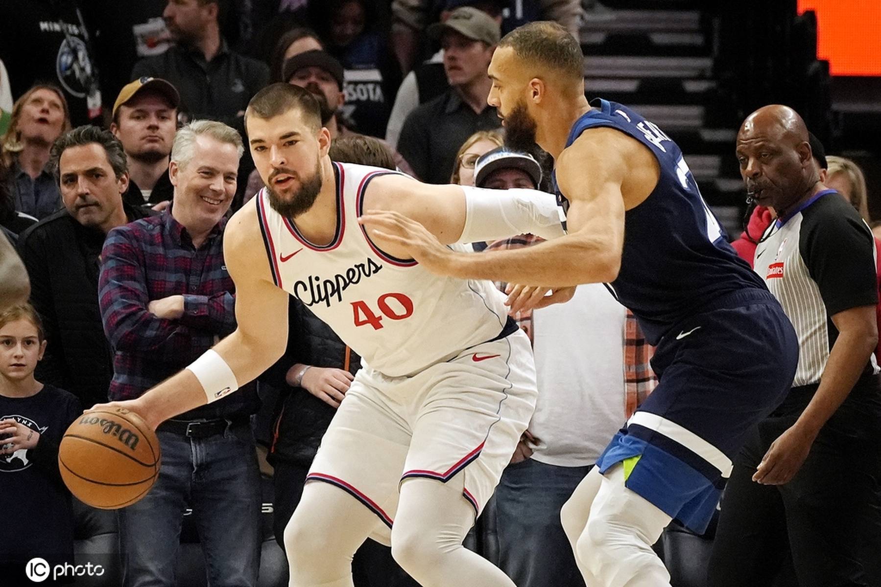 华伦西亚的发挥抢眼：球员积极进攻防守两端完美的简单介绍