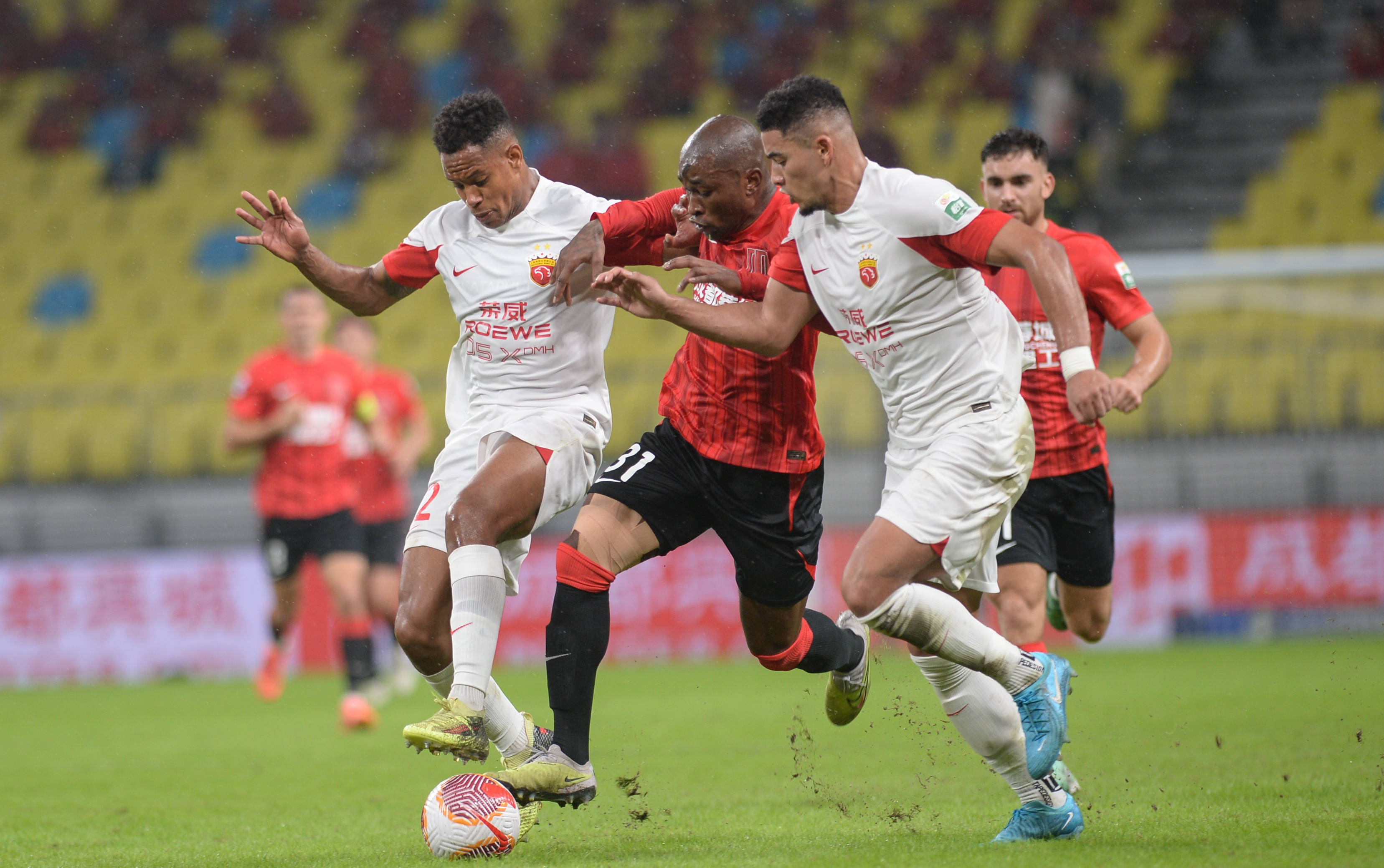 广州富力将客场挑战深圳佳兆业，备战如火如荼