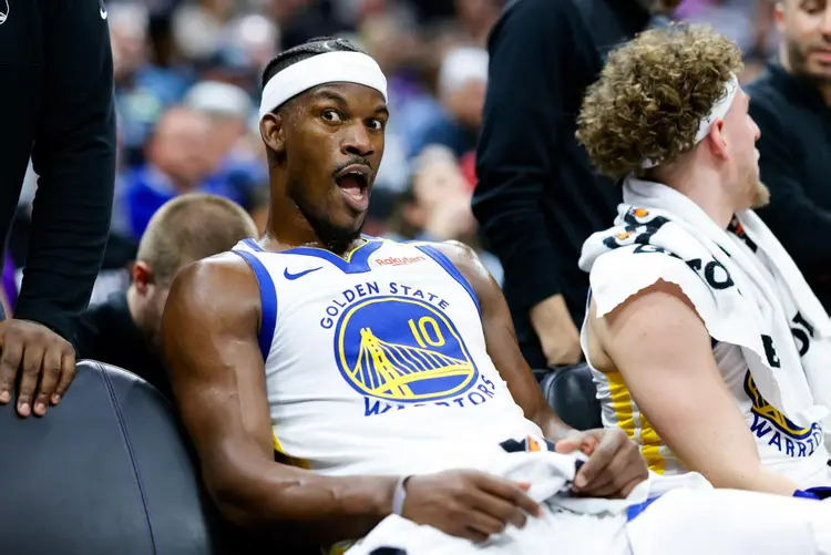 张伯伦助球队取得决定性胜利，一路领先