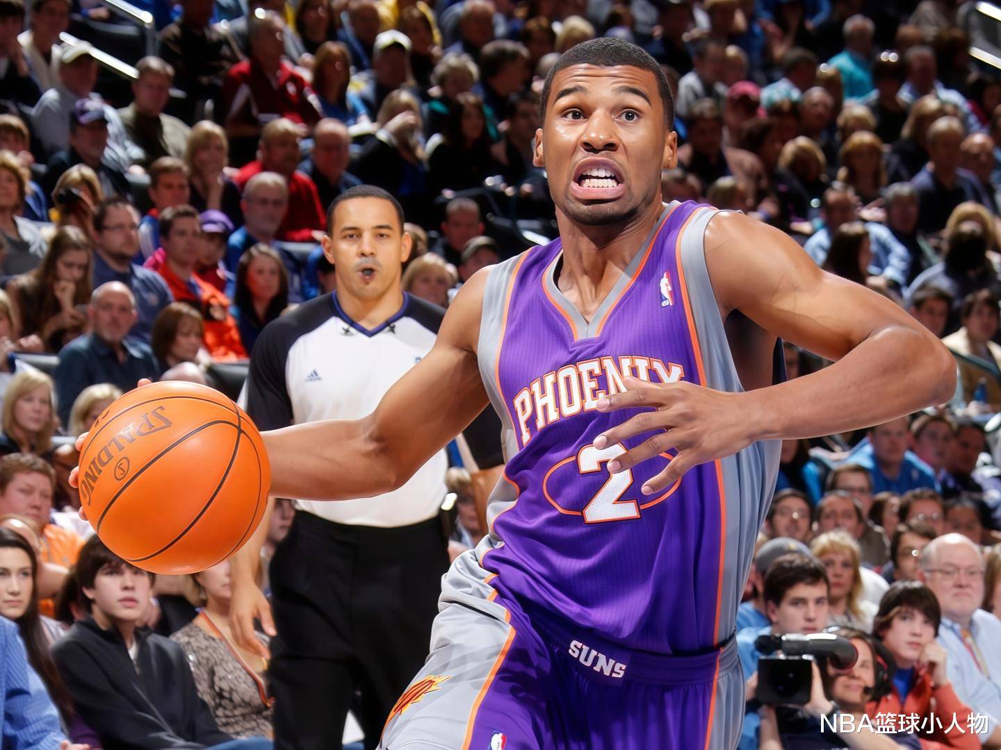 名将球员在最新篮球比赛中发挥出色