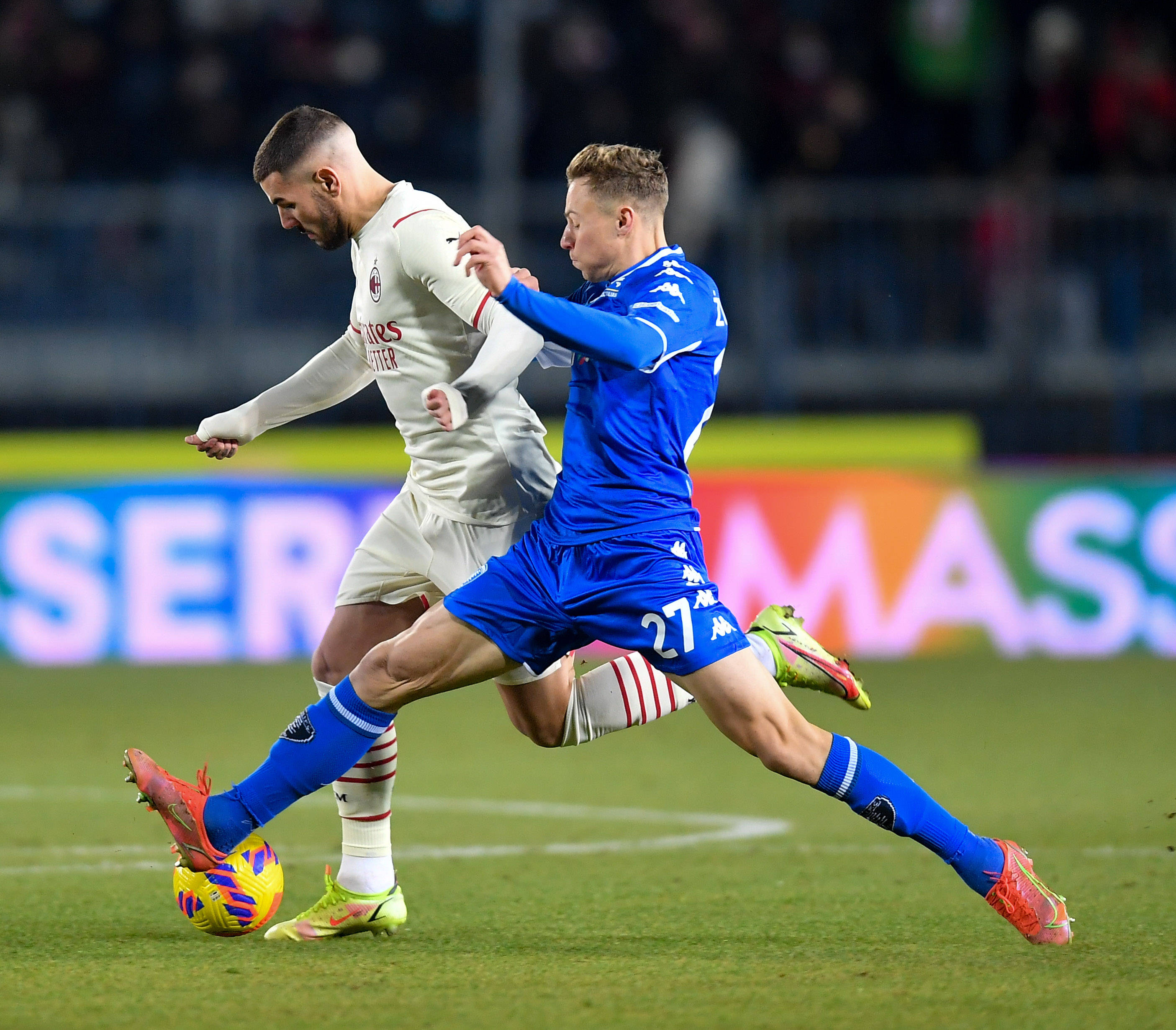 意甲比赛中的豪门对决引发球迷热情的简单介绍