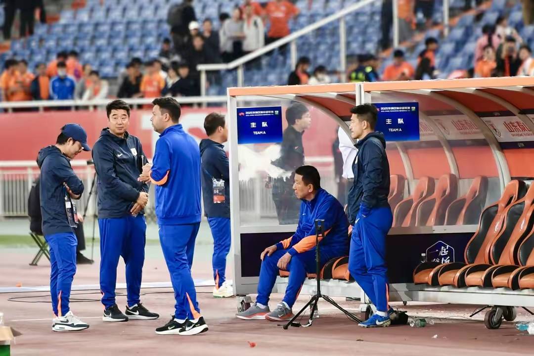 球队主教练发布战术调整，球员表示信任