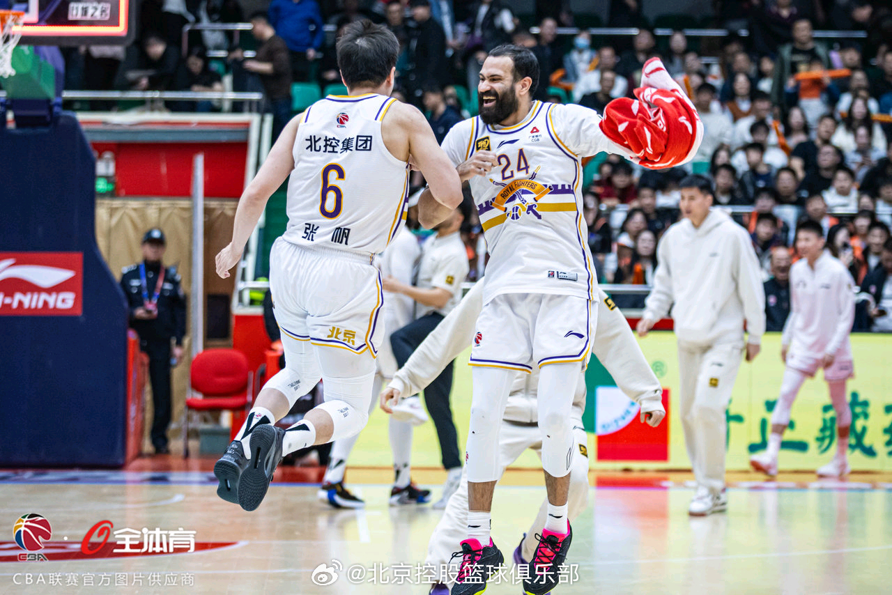 球队控制比赛局面，锁定胜利保持领先优势