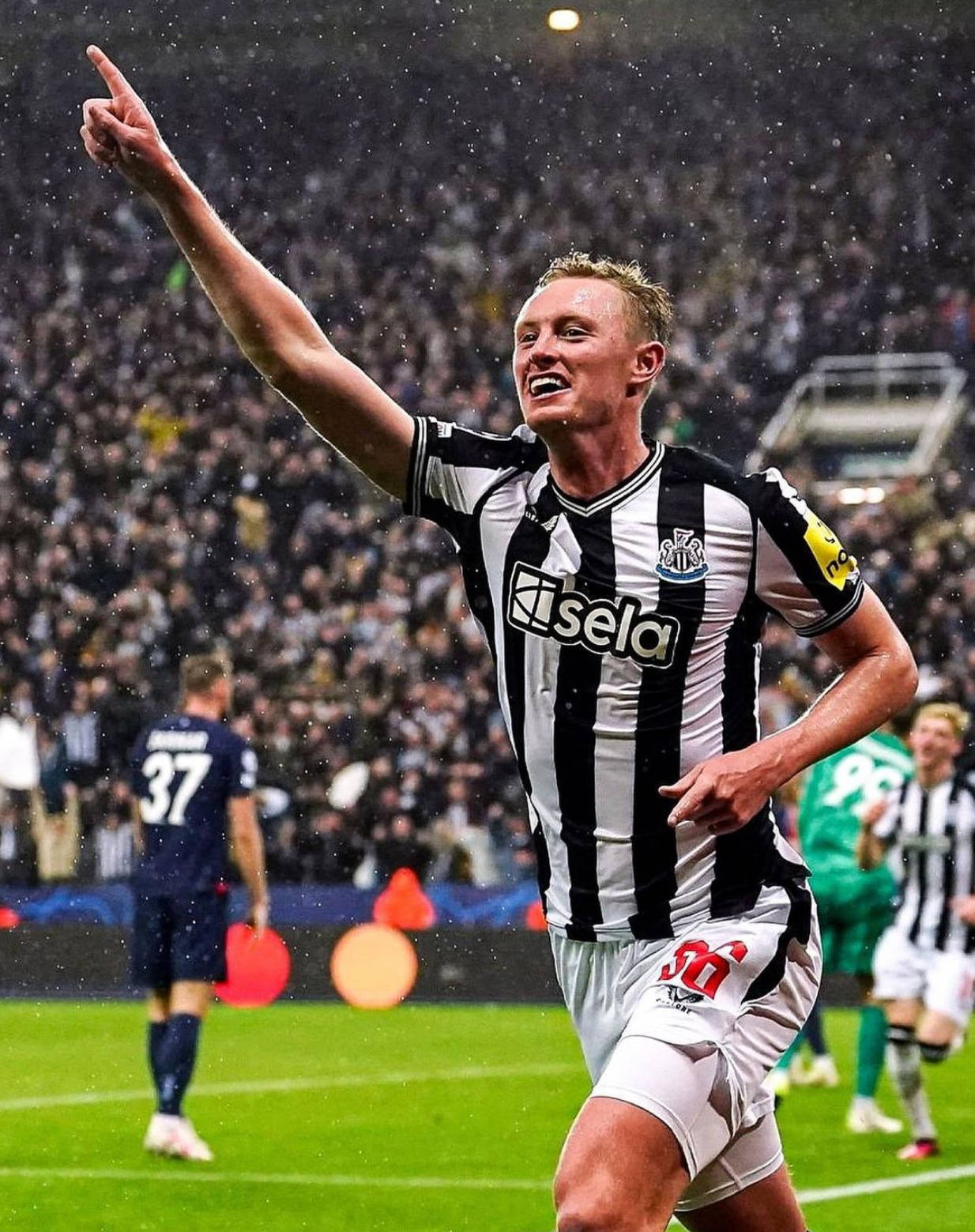 中场大将表现抢眼，利兹联状态回暖