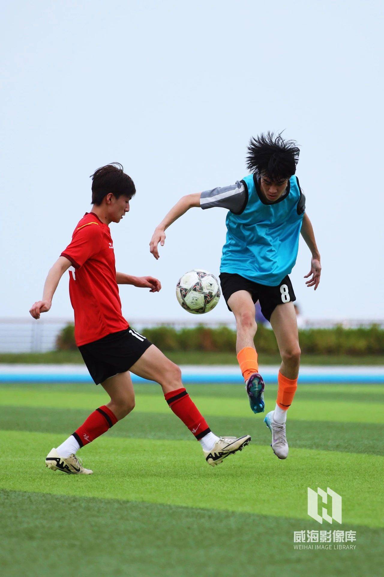 包含经典对决！足球赛事精彩上演的词条