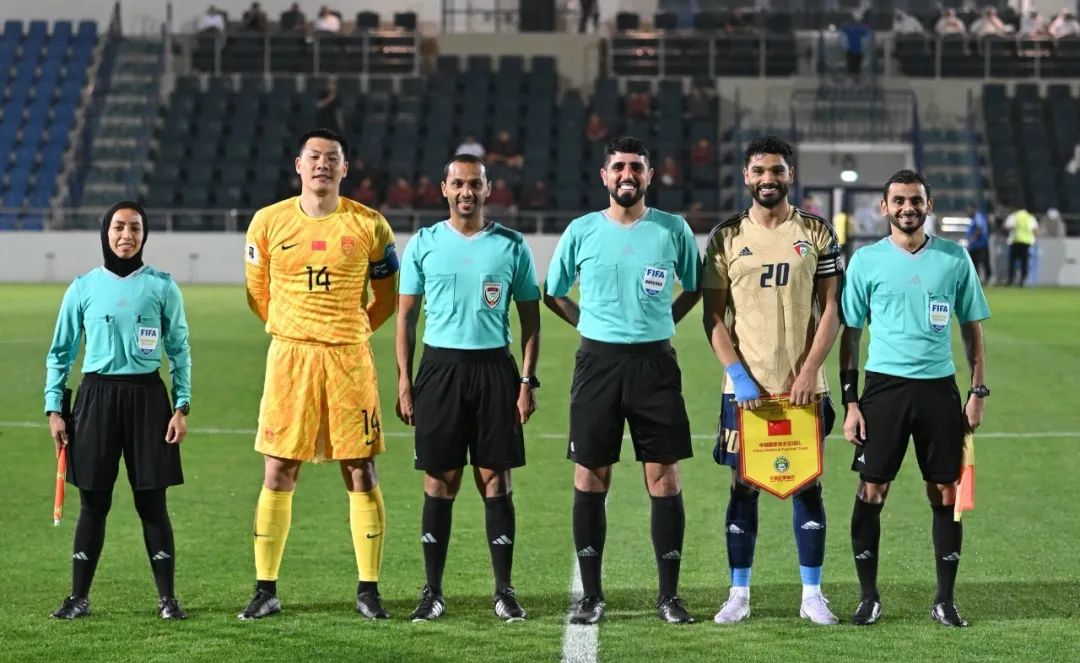 关于凯泽斯劳滕计划更换主帅，提振球队士气的信息