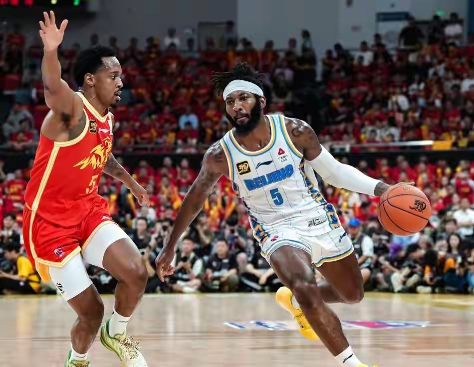 关于北京队战胜对手，双外援发挥亮眼的信息