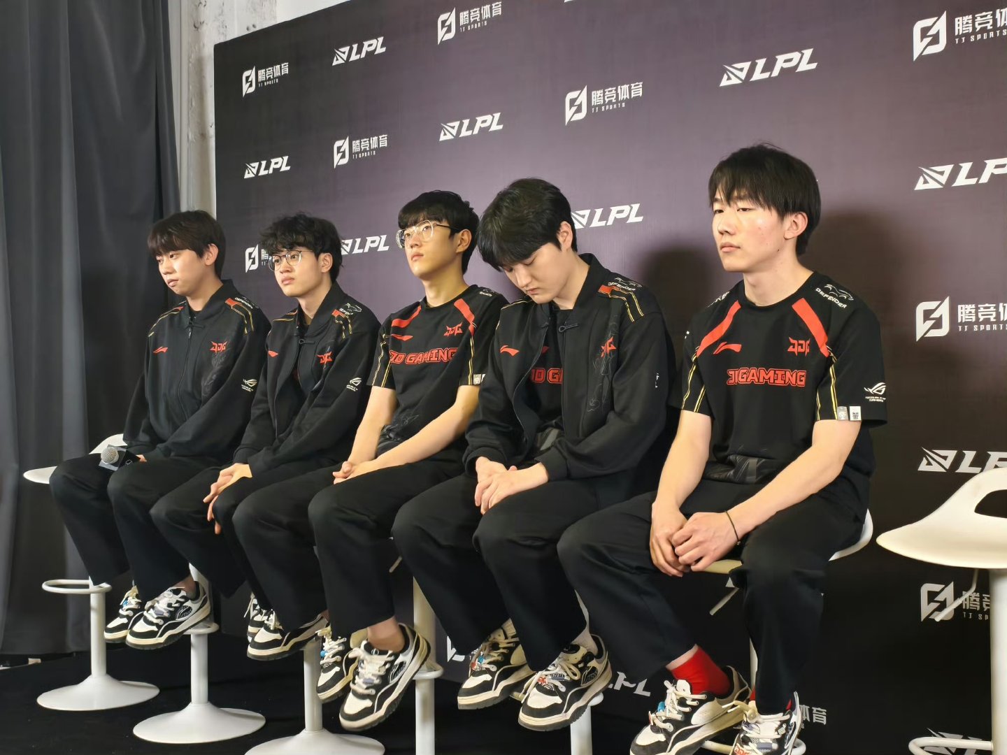 包含DRX血洗BLG，Doinb关键团战开团秒人宿敌对决八强赛，点燃全场激情的词条