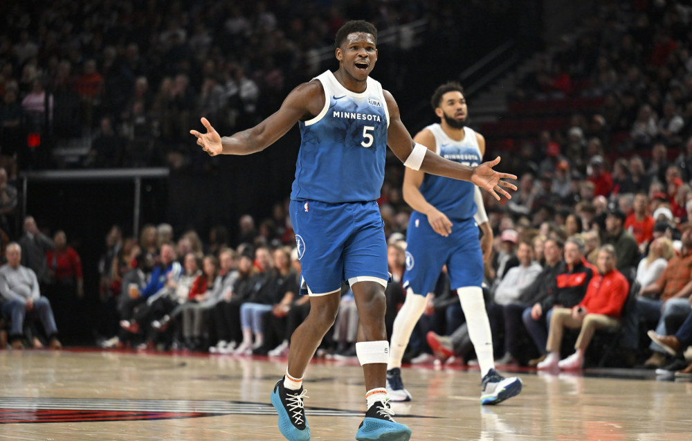 爵士逆转公牛，稳坐西部第六