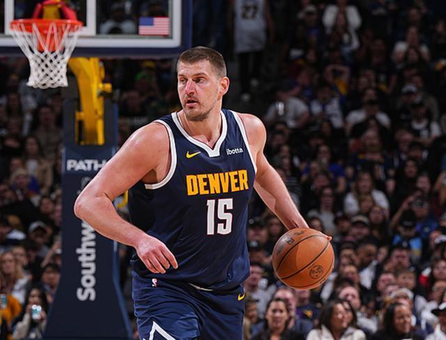 关于爵士大胜掘金，总分2-1领先的信息