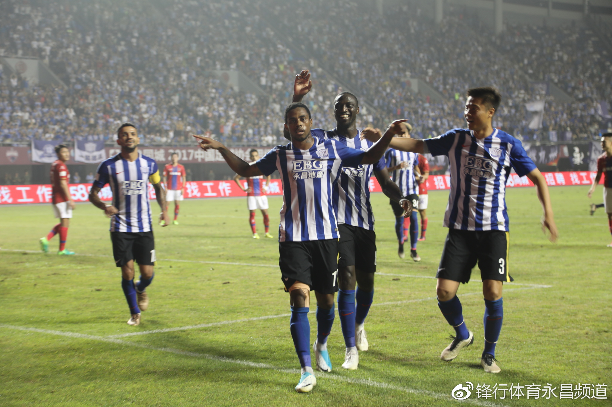 斯图加特一炮仗赢得胜利,庆祝胜利的时刻 斯图加特一炮仗赢得胜利,庆祝胜利的时刻