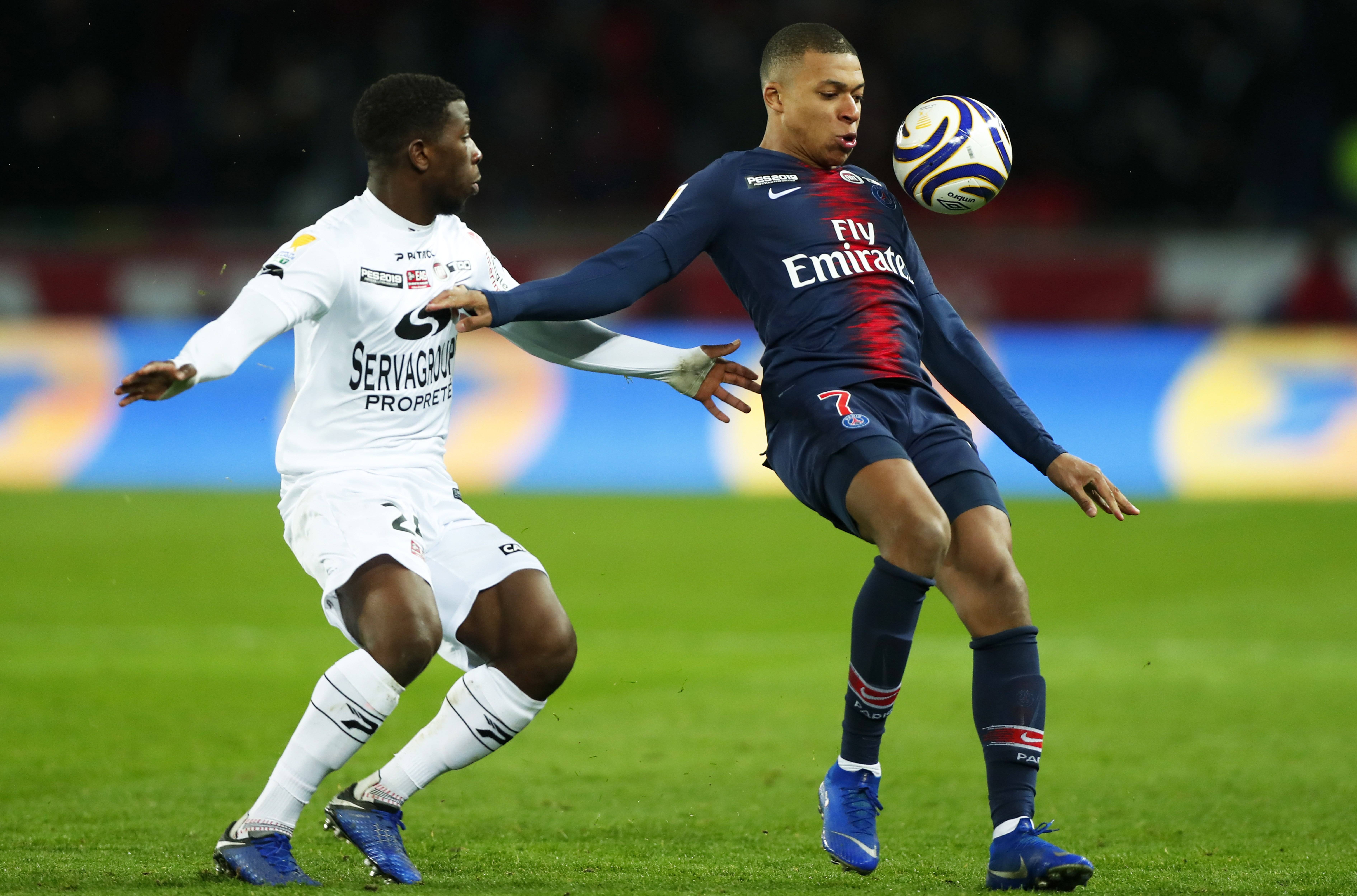 法国队在对阵克西维亚时大比分胜出 法国队在对阵克西维亚时大比分胜出