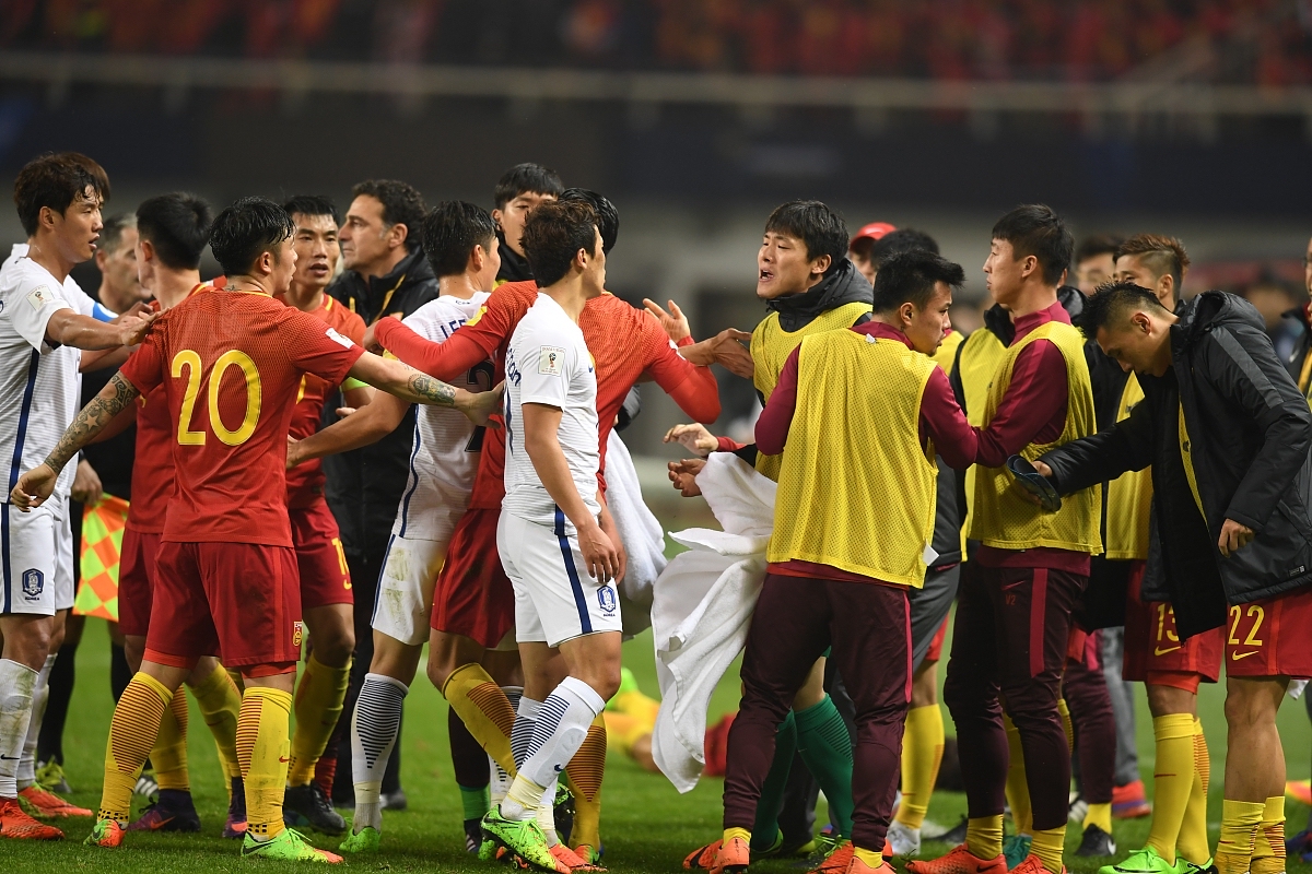 双方球队备战迎接紧张的较量