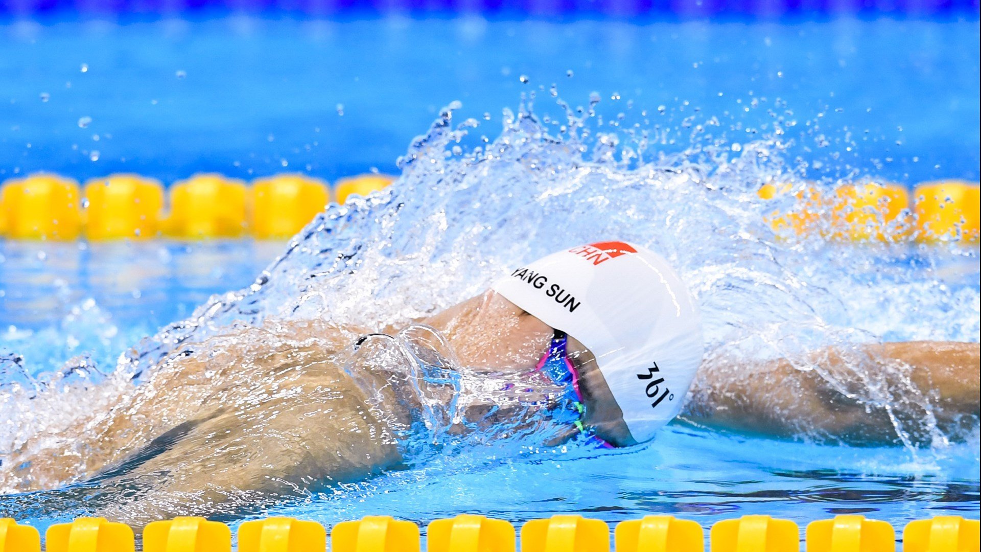 跨界风暴,萨拉赫F1首秀引爆奥地利,喀麦隆收割揭幕战荣耀