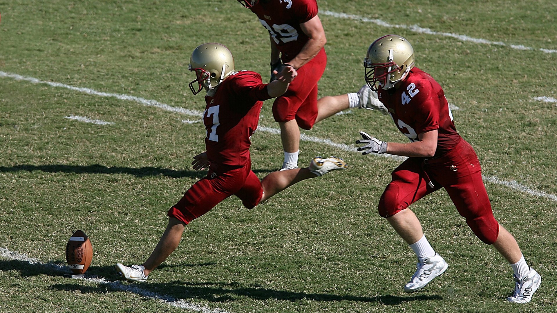 东瀛利剑破纪录,西亚雄狮逆苍天,足球世界里的平行传奇